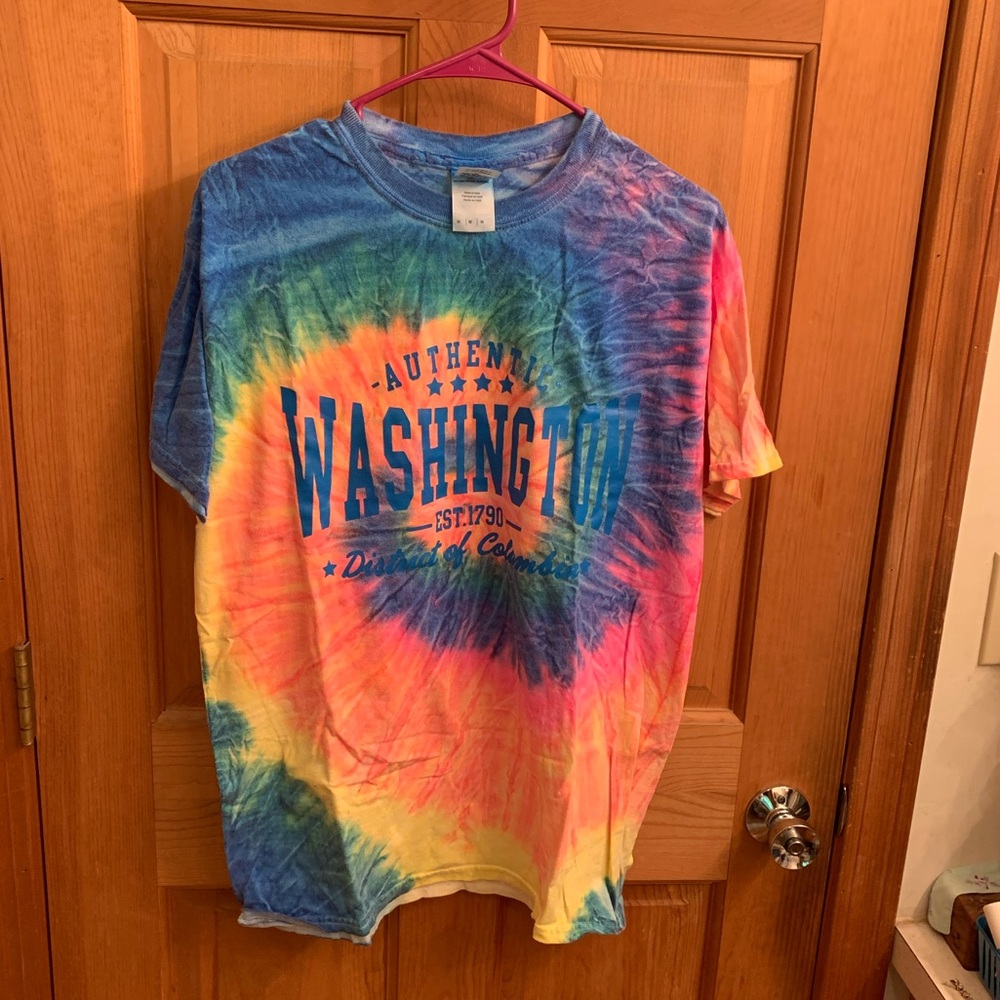 3/$10 t shirt - tie dye Washington DC shirt